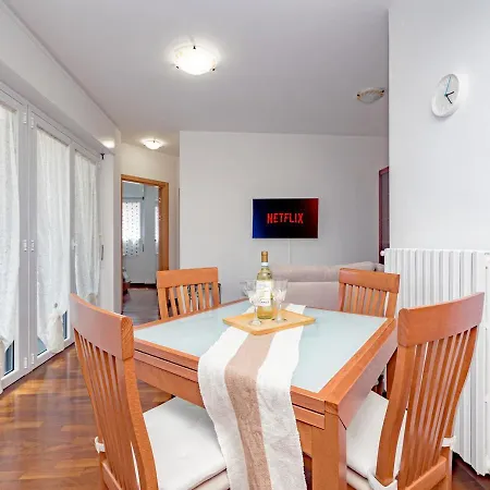 Bicocca- Arcimboldi's Terrace & Private Parking Appartement *