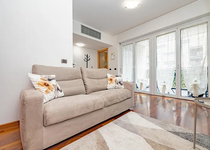 Apartament Arcimboldi Terrace - Parking Private Included, Free Wifi & Ac