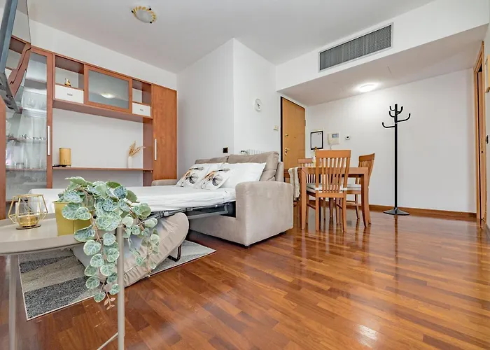Apartament Arcimboldi Terrace - Parking Private Included, Free Wifi & Ac